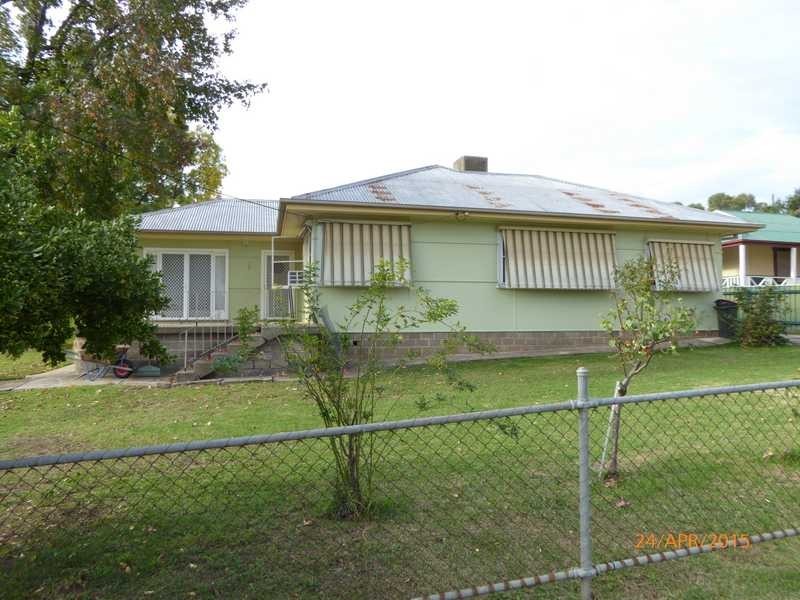 145 Hanley Street, Gundagai NSW 2722