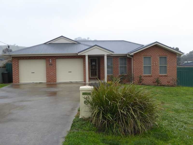140 West Street, Gundagai NSW 2722