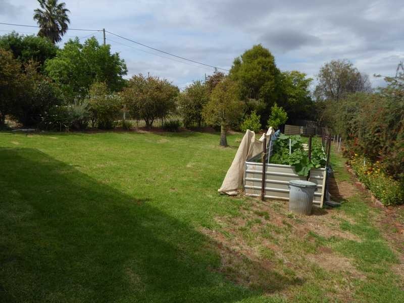69 Mount Street, Gundagai NSW 2722