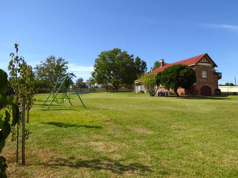 59 Mount Street, Gundagai NSW 2722