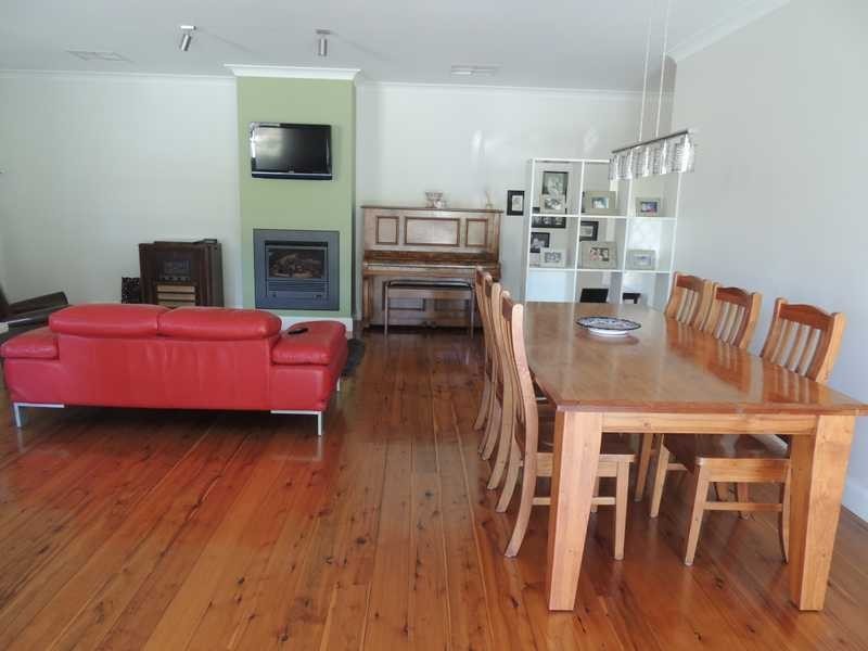 53 Punch Street, Gundagai NSW 2722