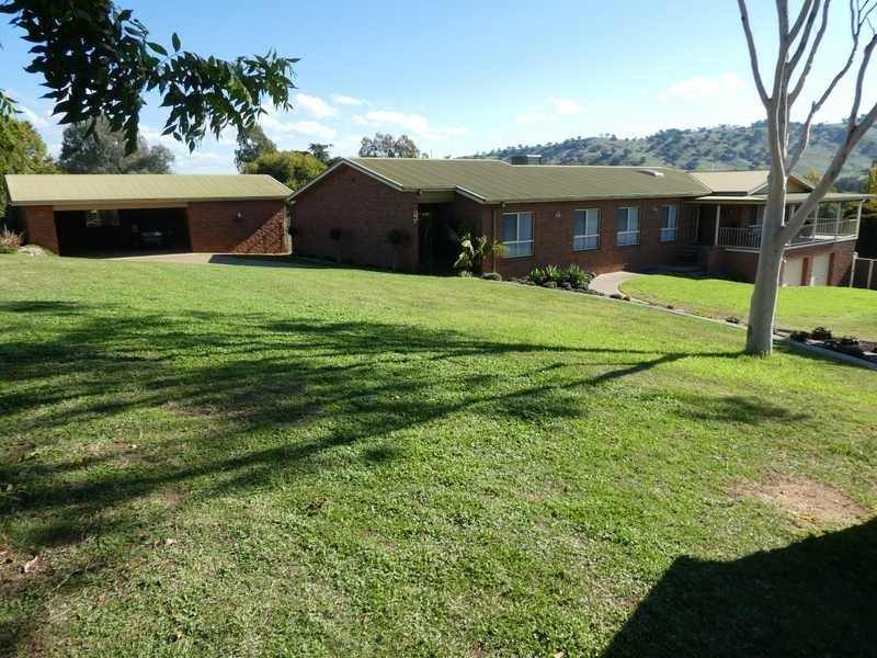 45 Mount Street, Gundagai NSW 2722