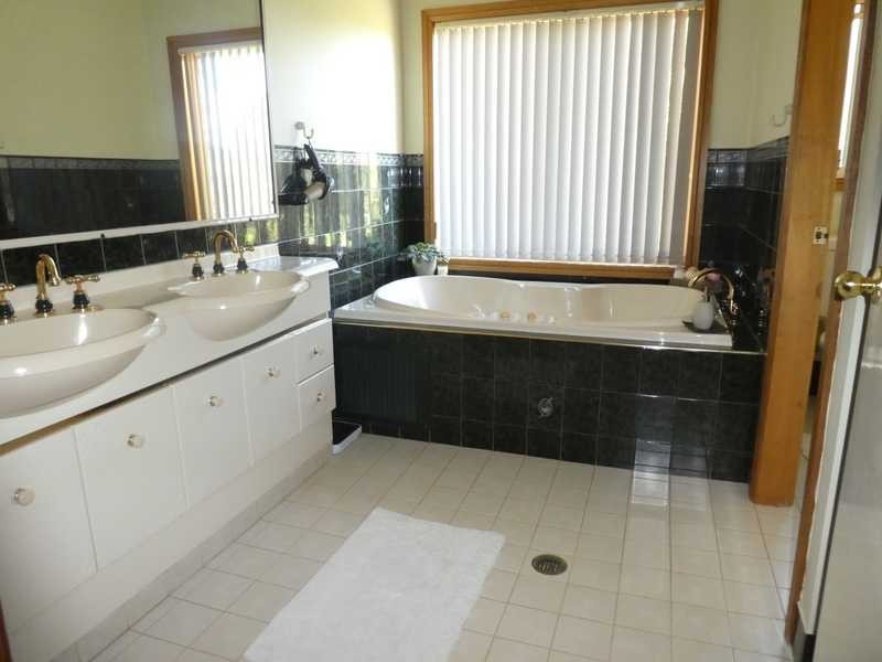 45 Mount Street, Gundagai NSW 2722