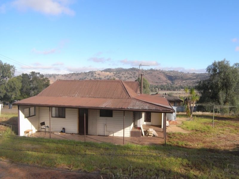 42 Tom Street, Gundagai NSW 2722