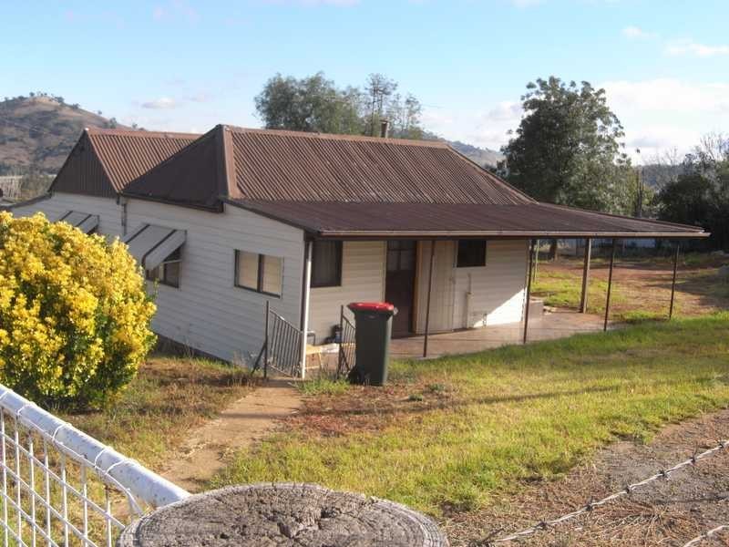 42 Tom Street, Gundagai NSW 2722