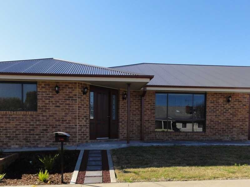 Unit 2/44 West Street, Gundagai NSW 2722