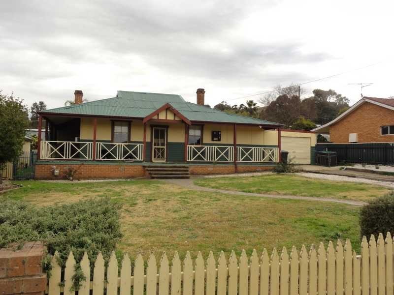 143 Hanley Street, Gundagai NSW 2722
