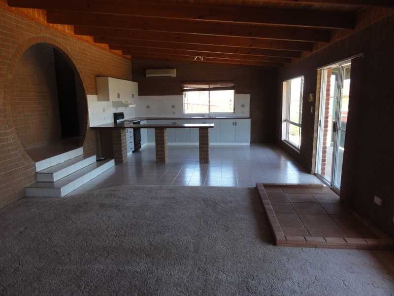 27 Camphor Lane, Gundagai NSW 2722