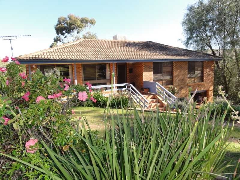 112 Hanley Street, Gundagai NSW 2722