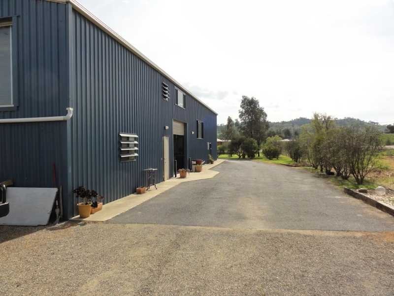 132 Mount Street, Gundagai NSW 2722