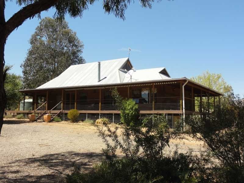 1 Bridge Street, Muttama NSW 2722