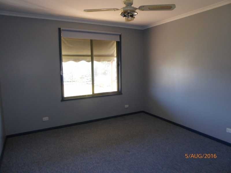 18 Mount Street, Gundagai NSW 2722