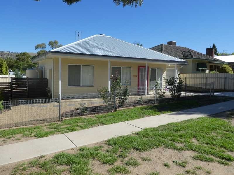 Unit 1, 147 Hanley Street, Gundagai NSW 2722