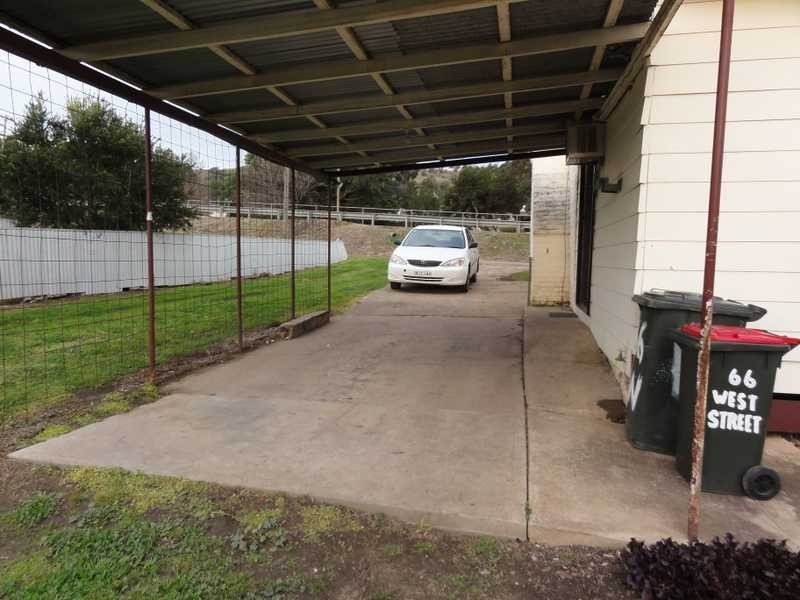 66 West Street, Gundagai NSW 2722