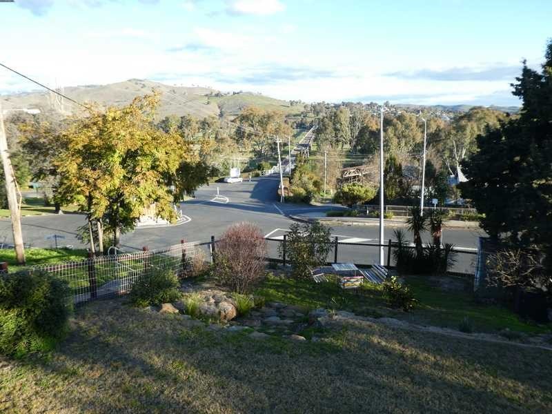 6 Virgil Street, Gundagai NSW 2722
