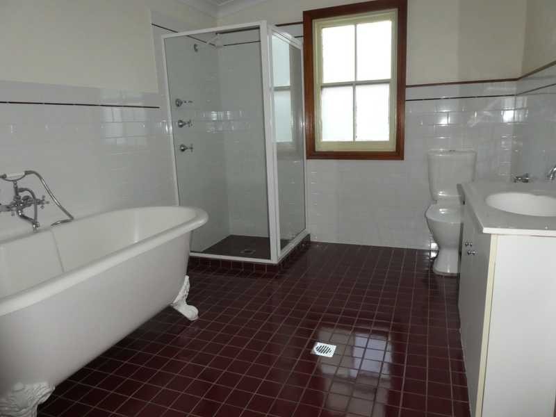 6 Virgil Street, Gundagai NSW 2722