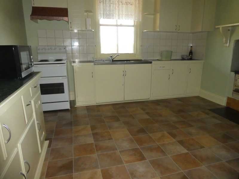 6 Virgil Street, Gundagai NSW 2722