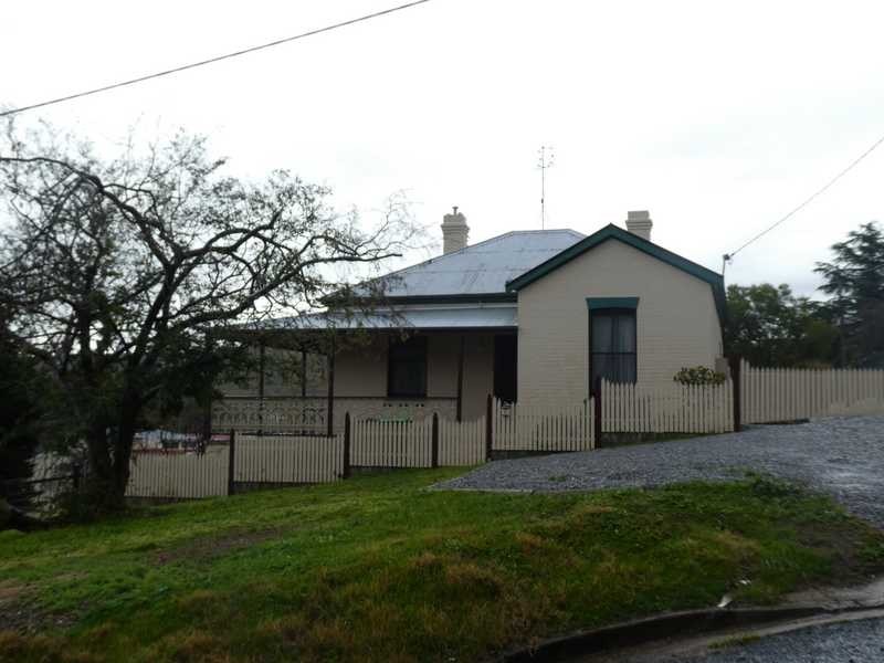 6 Virgil Street, Gundagai NSW 2722