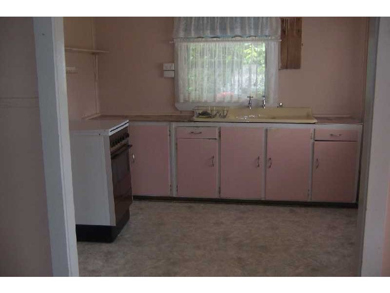 68 West Street, Gundagai NSW 2722