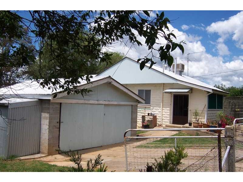 9 Parkes Street, Gundagai NSW 2722