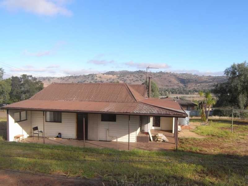 42 Tom Street, Gundagai NSW 2722