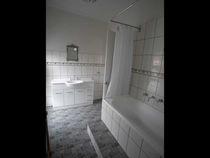 65 Punch Street, Gundagai NSW 2722