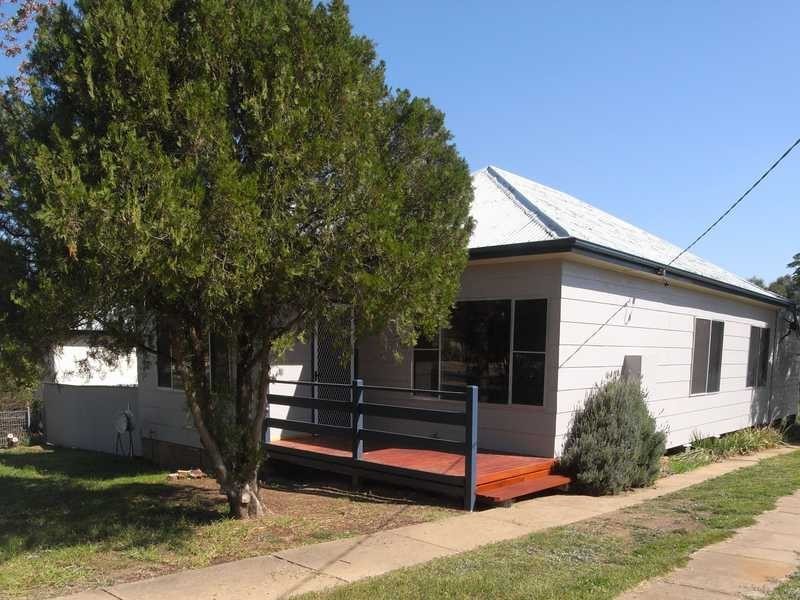 52 West Street, Gundagai NSW 2722