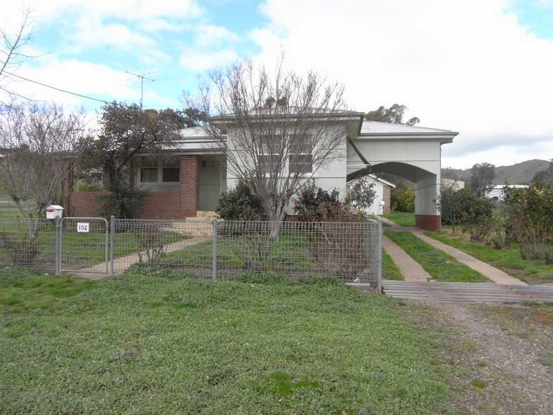 102 Mount Street, Gundagai NSW 2722