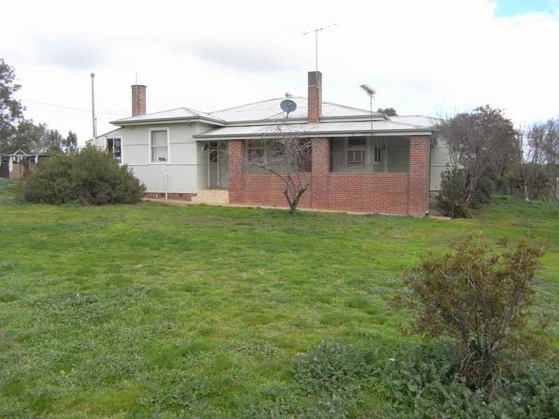 102 Mount Street, Gundagai NSW 2722