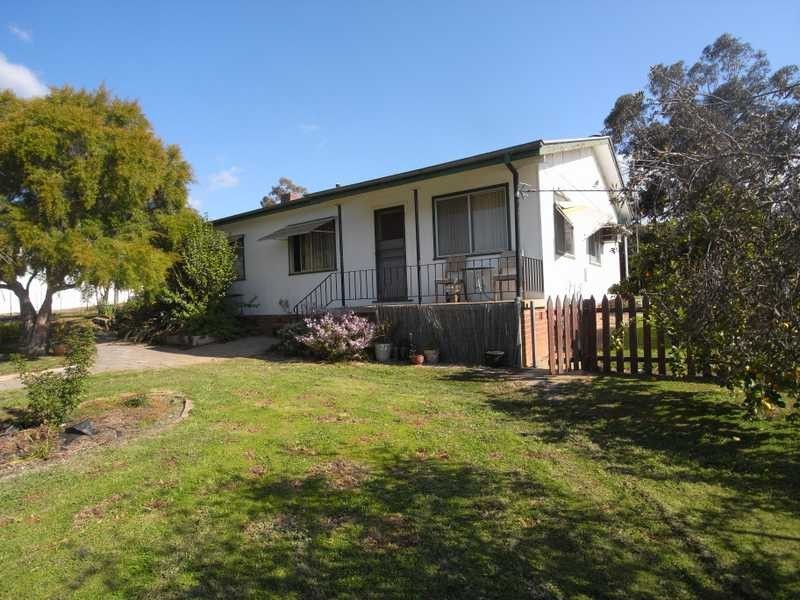25 Ridge Street, Gundagai NSW 2722