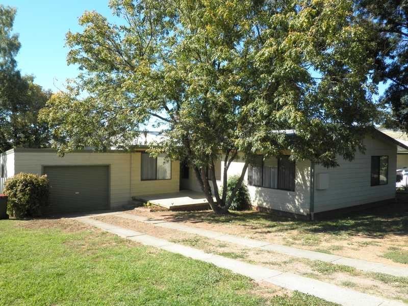 63 Tor Street, Gundagai NSW 2722