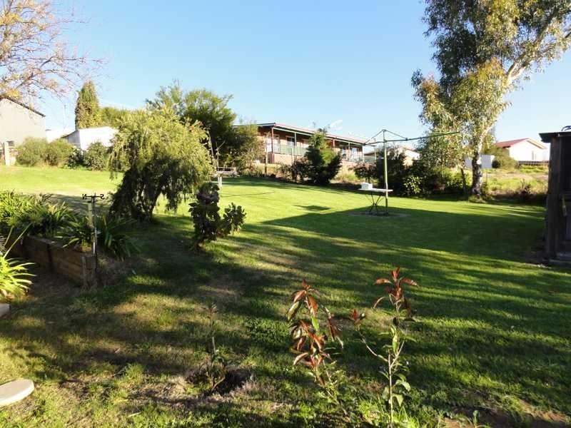 37 Tom Street, Gundagai NSW 2722