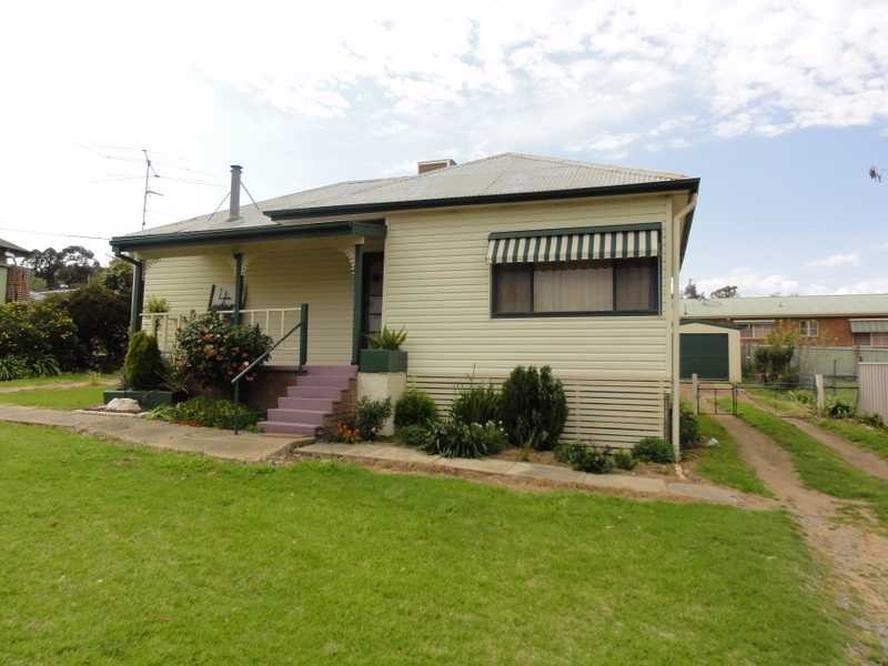 51 West Street, Gundagai NSW 2722