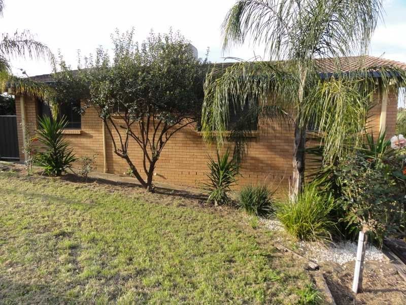 13 Francis Avenue, Gundagai NSW 2722