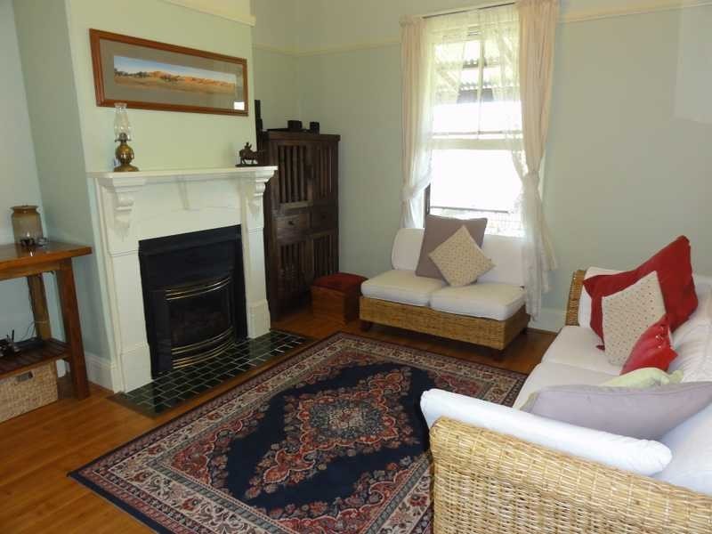 6 Virgil Street, Gundagai NSW 2722