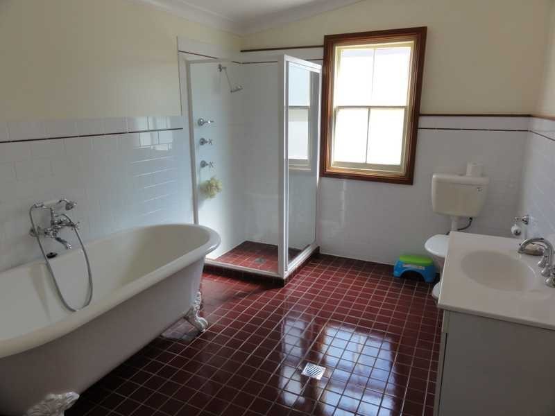 6 Virgil Street, Gundagai NSW 2722