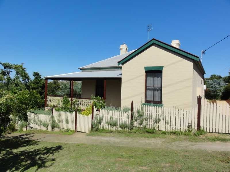 6 Virgil Street, Gundagai NSW 2722