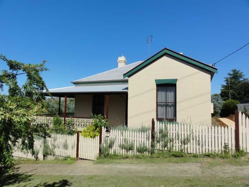 6 Virgil Street, Gundagai NSW 2722