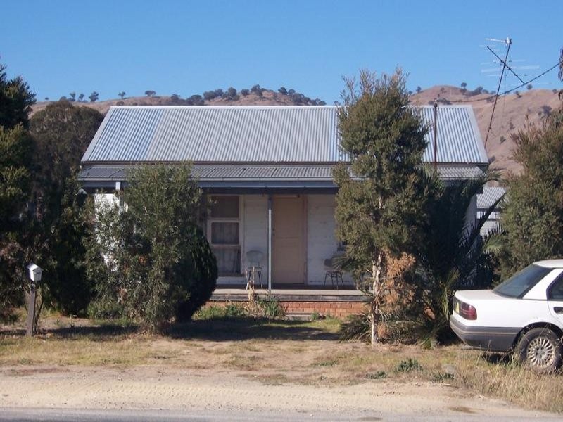 136 Mount Street, Gundagai NSW 2722