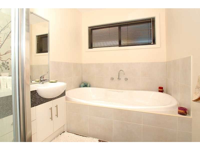 25 Hyde Park Terrace, Point Cook VIC 3030