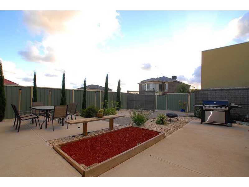 25 Hyde Park Terrace, Point Cook VIC 3030