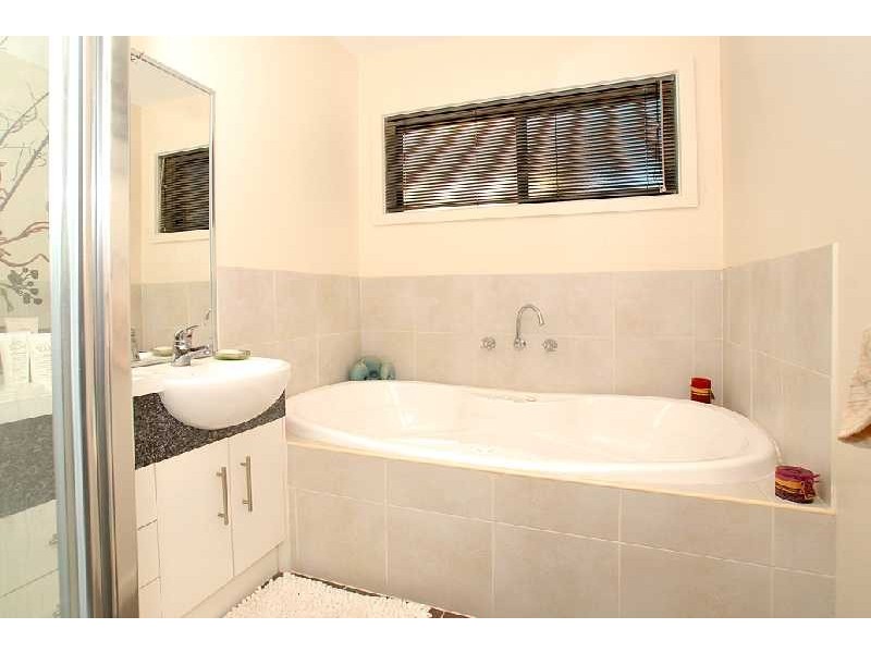 25 Hyde Park Terrace, Point Cook VIC 3030