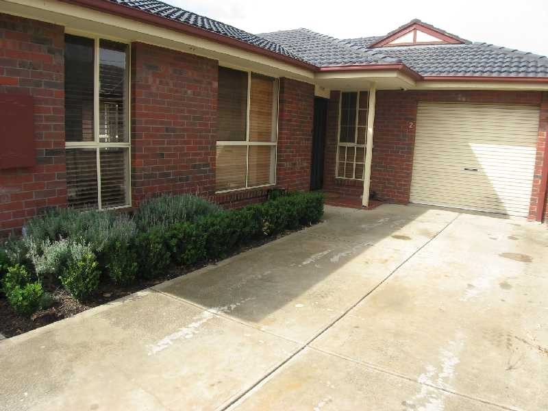 2/11 Stenhouse Avenure, Brooklyn VIC 3012