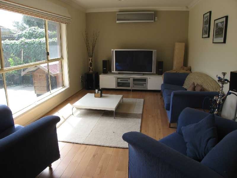 2/11 Stenhouse Avenure, Brooklyn VIC 3012