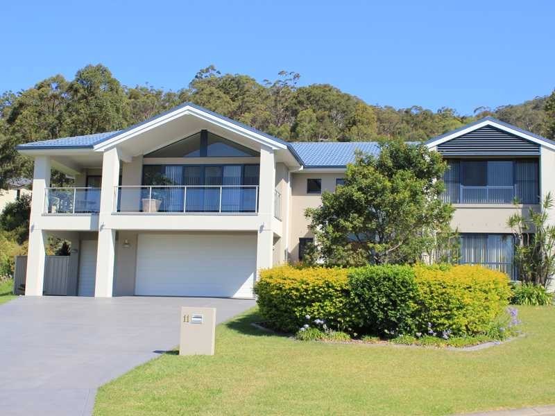 11 Fairwinds Avenue, Laurieton NSW 2443