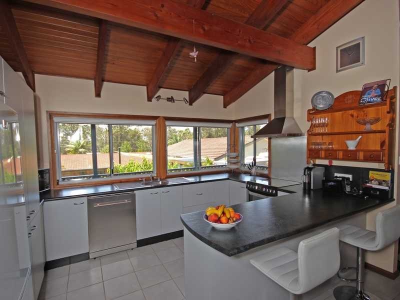 6 Waterview Crescent, Laurieton NSW 2443