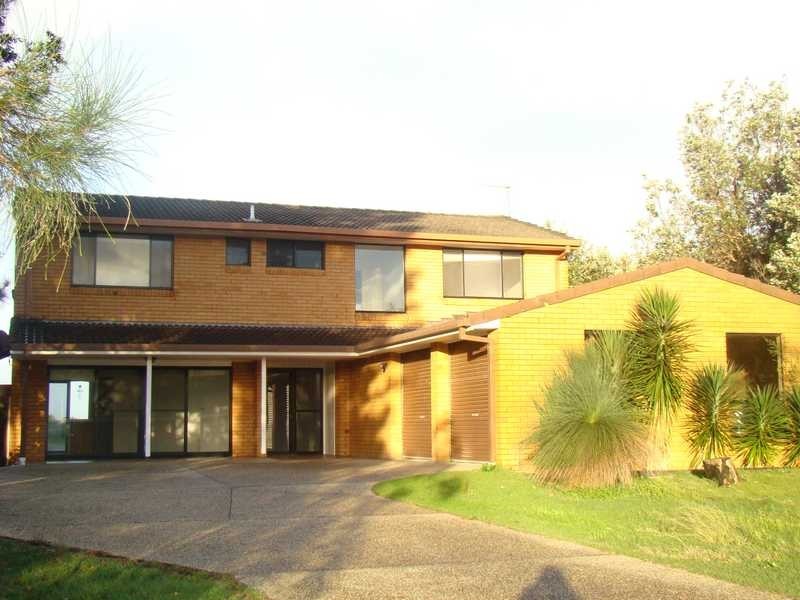 2 Seaview Avenue, Dunbogan NSW 2443