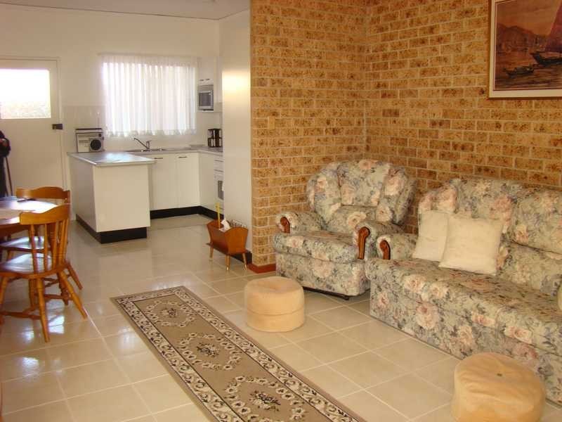Unit 2/2 Hope Close, Dunbogan NSW 2443