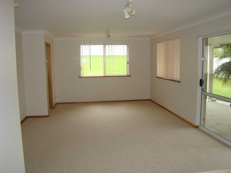 4 Ellerslie Crescent, Laurieton NSW 2443