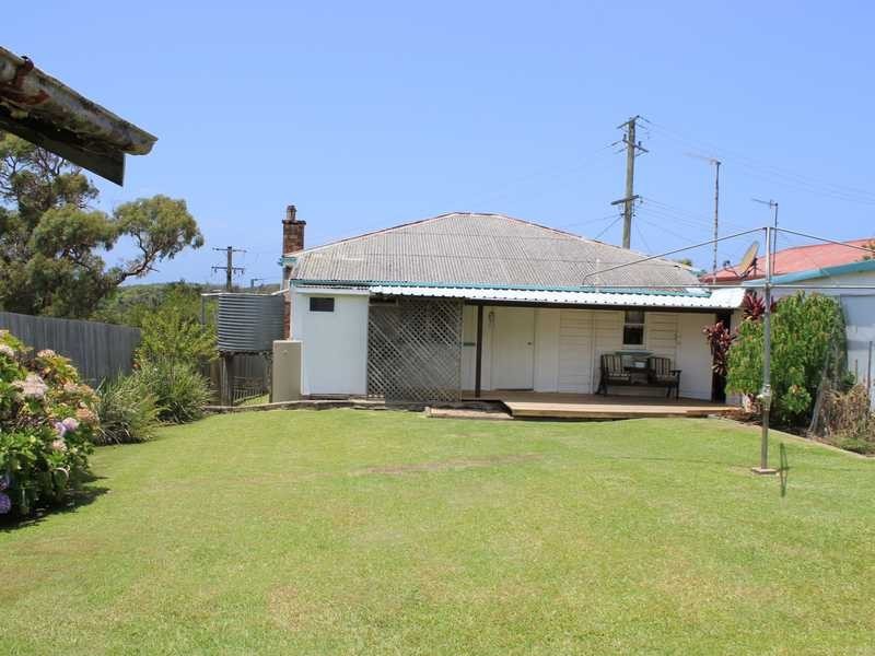 8 Wharf Street, Laurieton NSW 2443